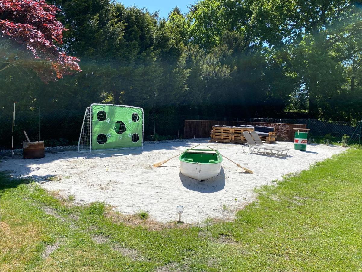 אאוריך Ferienwohnung Im Erdgeschoss Mit Eingezaeunten Garten Und Terrasse מראה חיצוני תמונה