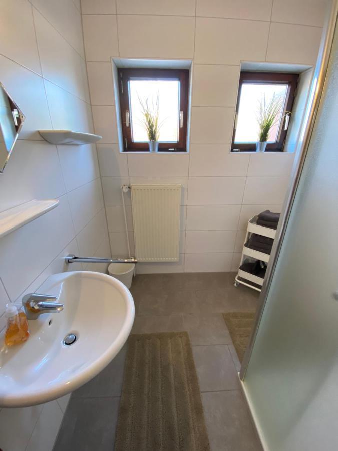 אאוריך Ferienwohnung Im Erdgeschoss Mit Eingezaeunten Garten Und Terrasse מראה חיצוני תמונה